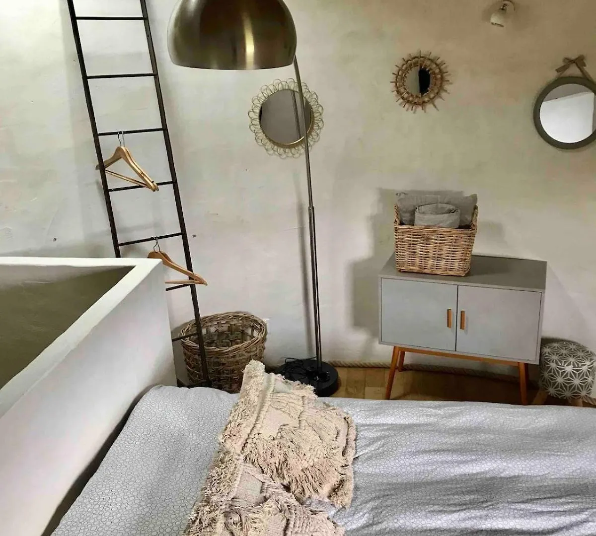 Holiday home Gite De Charme Face Au Luberon, Avec Jacuzzi Oppede